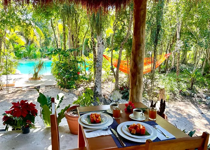 Glamping Bunga Lotus Camping Tulum