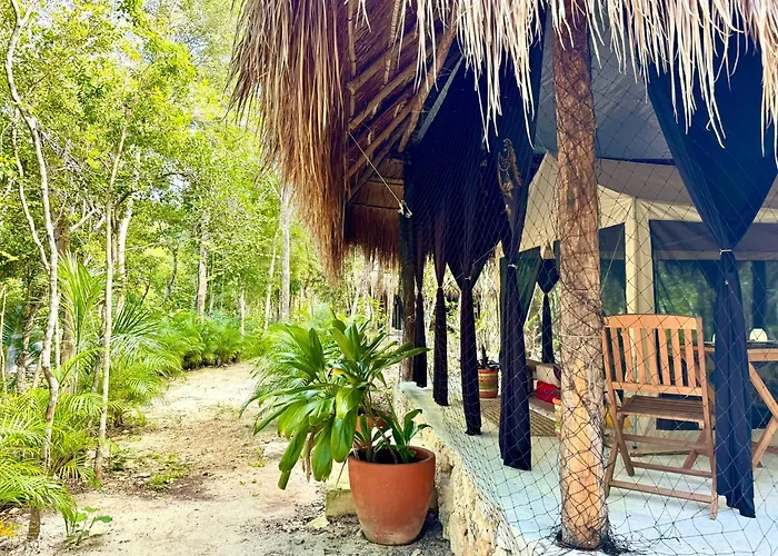 Glamping Bunga Lotus Camping Tulum