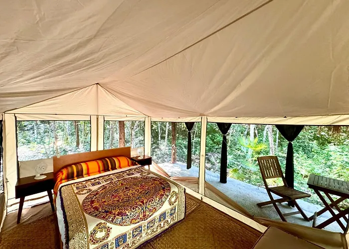 Glamping Bunga Lotus Camping Tulum