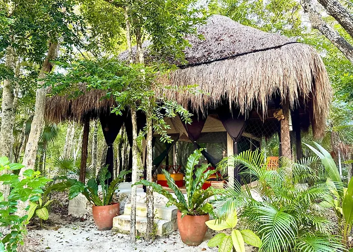Glamping Bunga Lotus Camping Tulum